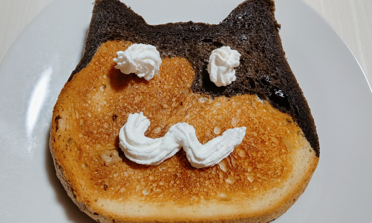 ねこねこ食パンを食べました。（三毛猫編）